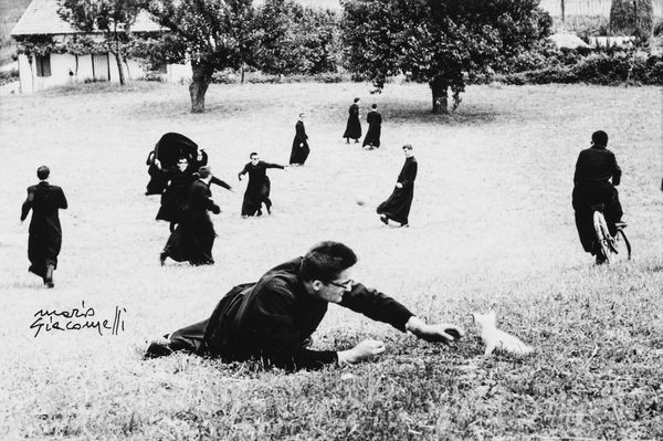 Mario Giacomelli : Io non ho mani che mi accarezzino il volto  - Asta Fotografia: Under 1K - Associazione Nazionale - Case d'Asta italiane