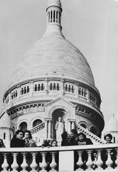 Burt Glinn : Sunday at Sacr Couer, Montmartre, Paris  - Asta Fotografia: Under 1K - Associazione Nazionale - Case d'Asta italiane