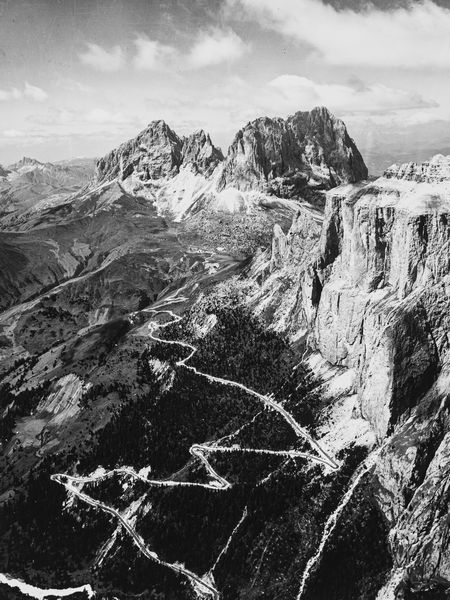 Lino Mantelli, Attribuito a : Dolomiti Passo di San Boldo  - Asta Fotografia: Under 1K - Associazione Nazionale - Case d'Asta italiane