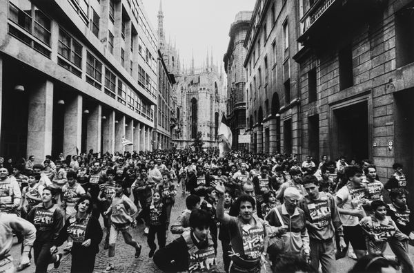 Toni Nicolini : Senza titolo (Maratona a Milano)  - Asta Fotografia: Under 1K - Associazione Nazionale - Case d'Asta italiane