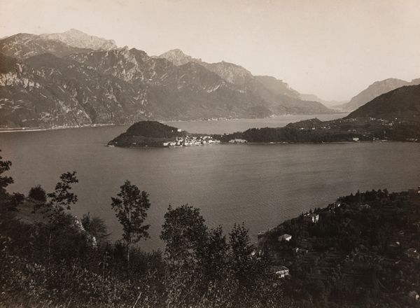 Emilio Sommariva : Bellagio, la Gigna e i due rami del lago  - Asta Fotografia: Under 1K - Associazione Nazionale - Case d'Asta italiane