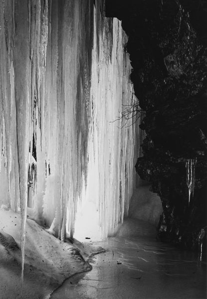 George Tice : Gorge, Winter, dal portfolio Peekamose  - Asta Fotografia: Under 1K - Associazione Nazionale - Case d'Asta italiane