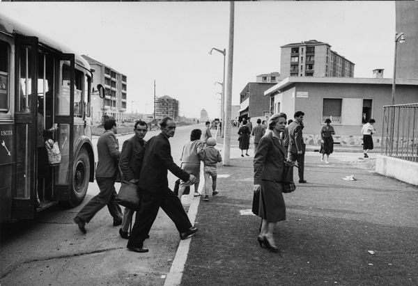 Mario de Biasi : Senza titolo (Citt di Milano)  - Asta Fotografia: Under 1K - Associazione Nazionale - Case d'Asta italiane