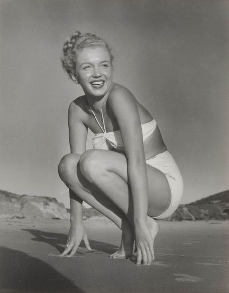 André De Dienes : Marilyn Monroe on Torbay Beach  - Asta Fotografia: Under 1K - Associazione Nazionale - Case d'Asta italiane