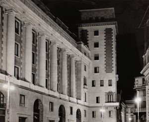 GABRIELE BASILICO - Senza titolo (Palazzo della Banca Commerciale Italiana, Milano)