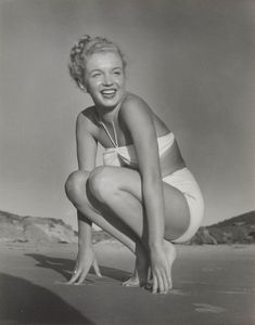 André De Dienes - Marilyn Monroe on Torbay Beach