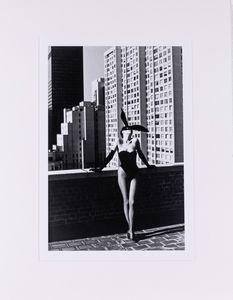 HELMUT NEWTON : Elsa Peretti as A Bunny  - Asta Fotografia - Associazione Nazionale - Case d'Asta italiane