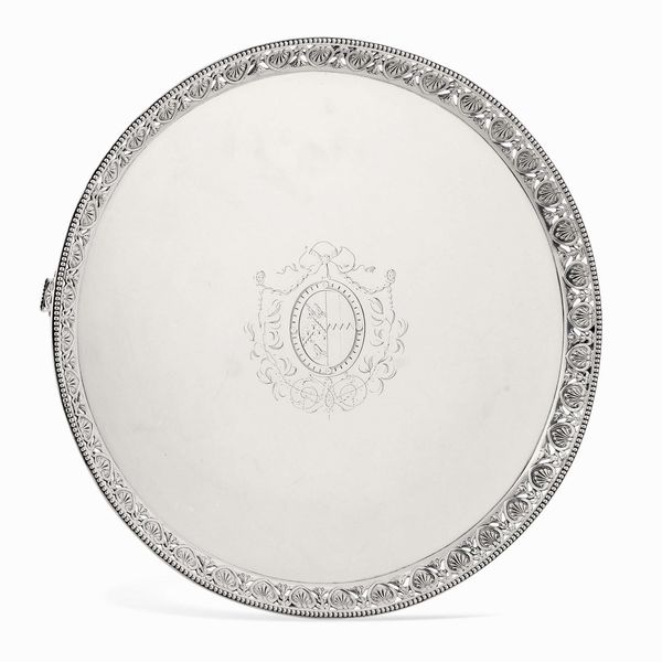 Salver. Londra 1776. Argentiere John Crouch & Thomas Hannam  - Asta Argenti da Collezione | Antichi - Associazione Nazionale - Case d'Asta italiane