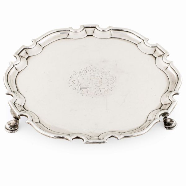 Salver. Londra 1733. Argentiere Robert Abercromby  - Asta Argenti da Collezione | Antichi - Associazione Nazionale - Case d'Asta italiane