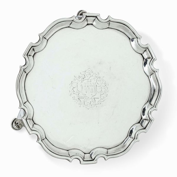 Salver. Londra 1733. Argentiere Robert Abercromby  - Asta Argenti da Collezione | Antichi - Associazione Nazionale - Case d'Asta italiane