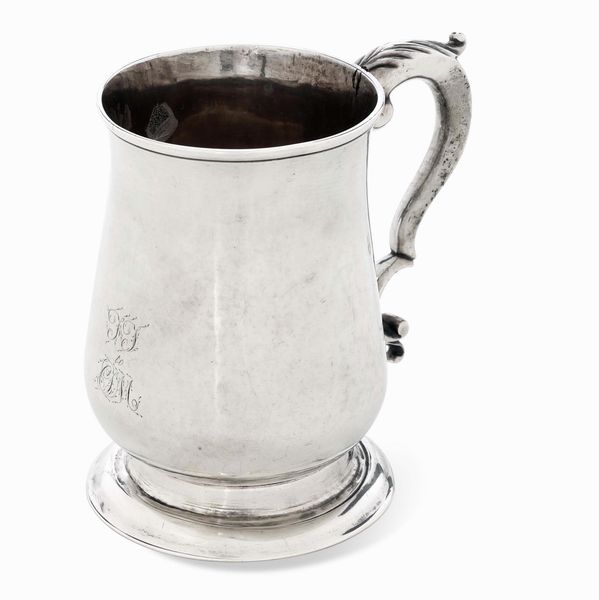 Mug. Londra 1773, marchio dell'argentiere parziale di difficile lettura  - Asta Argenti da Collezione | XX secolo - Associazione Nazionale - Case d'Asta italiane