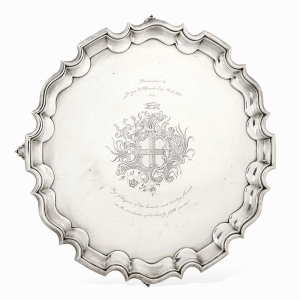 Grande salver. Londra 1895. Argentiere Thomas Bradbury  - Asta Argenti da Collezione | XX secolo - Associazione Nazionale - Case d'Asta italiane