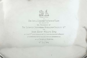 Servizio composto da caffettiera teiera lattiera e zuccheriera e vassoio ovale. Londra 1883, argentiere Stephen Smith  - Asta Argenti da Collezione | XX secolo - Associazione Nazionale - Case d'Asta italiane