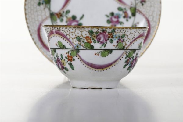 Tazza con piattino<BR>Nove, Manifattura Antonibon, periodo Parolin, 1780-1790 circa<BR>  - Asta Maioliche, Porcellane e Figure Venete di un Collezionista Veneziano - Associazione Nazionale - Case d'Asta italiane