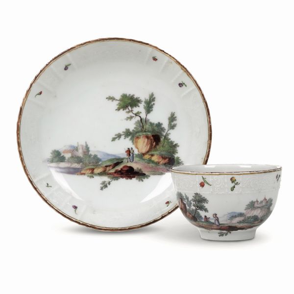 Tazza con piattino<BR>Germania, Manifattura di Ludwigsburg, 1765 circa<BR>  - Asta Maioliche, Porcellane e Figure Venete di un Collezionista Veneziano - Associazione Nazionale - Case d'Asta italiane