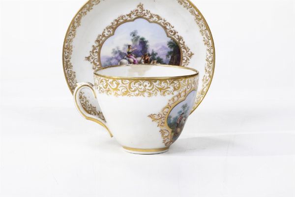 Tazza con piattino<BR>Danimarca, Manifattura Royal Copenhagen, ultimo quarto del XVIII secolo<BR>  - Asta Maioliche, Porcellane e Figure Venete di un Collezionista Veneziano - Associazione Nazionale - Case d'Asta italiane