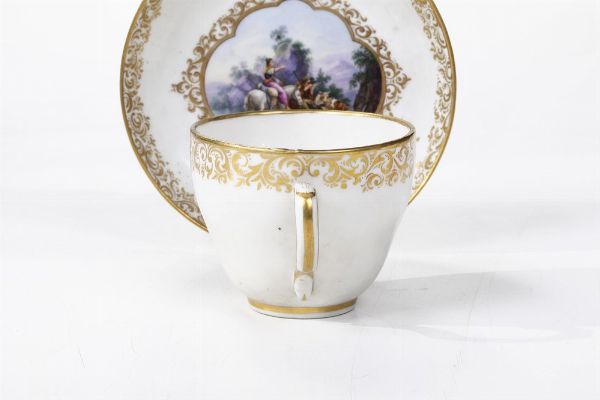 Tazza con piattino<BR>Danimarca, Manifattura Royal Copenhagen, ultimo quarto del XVIII secolo<BR>  - Asta Maioliche, Porcellane e Figure Venete di un Collezionista Veneziano - Associazione Nazionale - Case d'Asta italiane