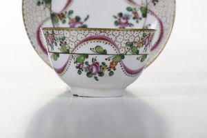 Tazza con piattino<BR>Nove, Manifattura Antonibon, periodo Parolin, 1780-1790 circa<BR>  - Asta Maioliche, Porcellane e Figure Venete di un Collezionista Veneziano - Associazione Nazionale - Case d'Asta italiane