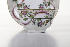 Tazza con piattino<BR>Nove, Manifattura Antonibon, periodo Parolin, 1780-1790 circa<BR>  - Asta Maioliche, Porcellane e Figure Venete di un Collezionista Veneziano - Associazione Nazionale - Case d'Asta italiane