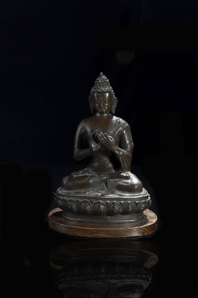 BUDAI : Budai in bronzo brunito  Cina  dinastia Qing  XIX sec H cm 31 5x21  - Asta Arte orientale - Associazione Nazionale - Case d'Asta italiane