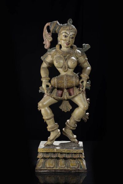 SCULTURA IN LEGNO : Figura lignea policroma rappresentante divinit femminile  Sud Est asiatico  XIX sec H cm 84x30  - Asta Arte orientale - Associazione Nazionale - Case d'Asta italiane