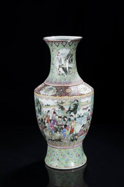 VASO : Vaso in porcellana Famiglia Rosa  decorato con fanciulle  Cina  Repubblica XX sec Diam cm 26  - Asta Arte orientale - Associazione Nazionale - Case d'Asta italiane