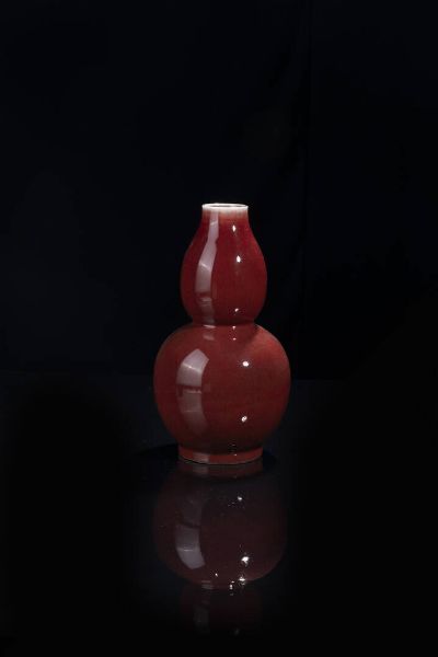 VASO : Vaso a doppia zucca in porcellana sangue di bue  Cina  Repubblcia  XX sec H cm 32x15  - Asta Arte orientale - Associazione Nazionale - Case d'Asta italiane