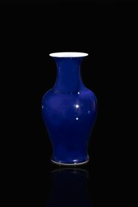 VASO - Vaso in porcellana blu cobalto  Cina  dinastia Qing  XIX sec H cm 34 Diam cm 17