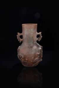 VASO - Vaso in terracotta con decori vegetali e iscrizioni  Cina  Repubblica  XX sec H cm 34 Diam cm 20