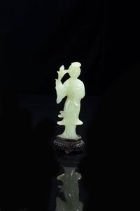 GUANYIN - Figura di Guanyin in giadeite su base in legno  Cina  Repubblica  XX sec. H cm 16 5x6 5