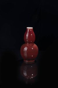 VASO - Vaso a doppia zucca in porcellana sangue di bue  Cina  Repubblcia  XX sec H cm 32x15