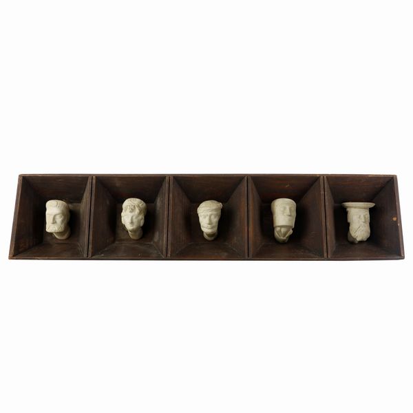 Serie di profili in materiale ceramico  - Asta Smart Auction: arredo, dipinti, sculture, argenti e altro a prezzi vantaggiosi - Associazione Nazionale - Case d'Asta italiane