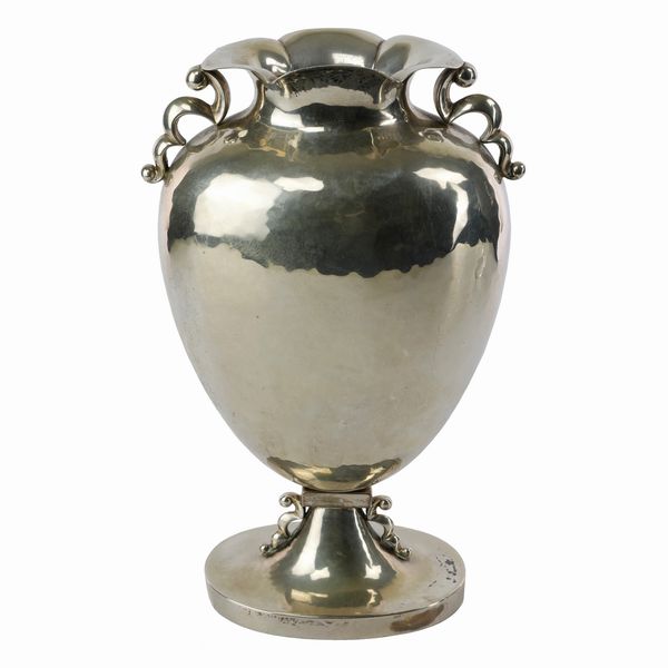 Vaso ad anfora in argento 800/1000  - Asta Smart Auction: arredo, dipinti, sculture, argenti e altro a prezzi vantaggiosi - Associazione Nazionale - Case d'Asta italiane