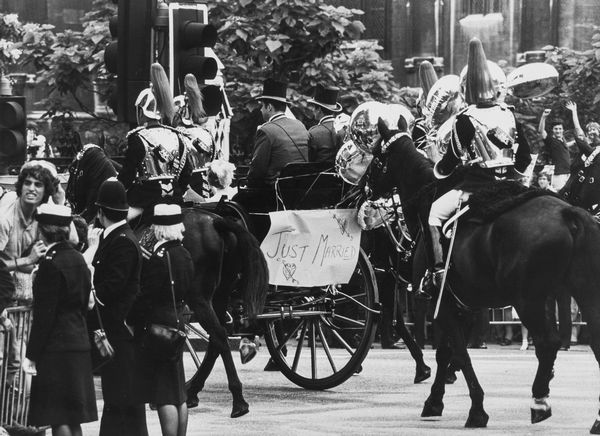 Anonimo : Prince Charles and Lady Diana, leaving for honeymoon  - Asta Fotografia - Associazione Nazionale - Case d'Asta italiane