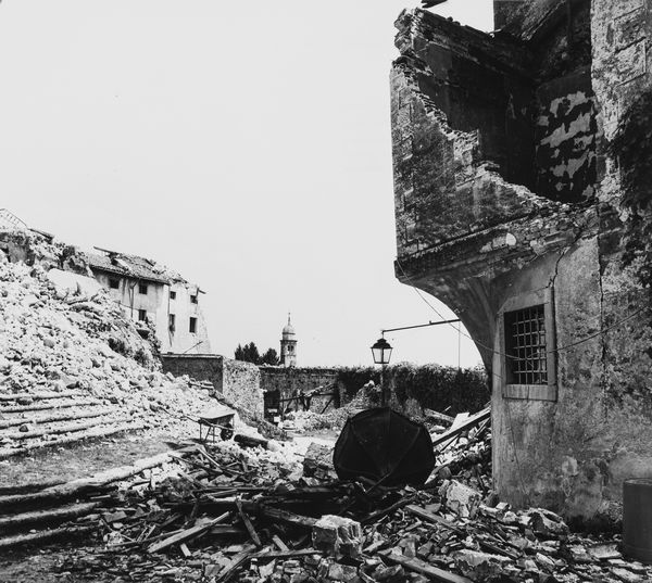 Elio Ciol : Terremoto nel Friuli  - Asta Fotografia - Associazione Nazionale - Case d'Asta italiane