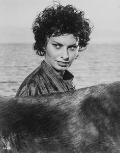 Olga Neville - Sophia Loren in Timbuct (Legend of the Lost) diretto da Henry Hathaway
