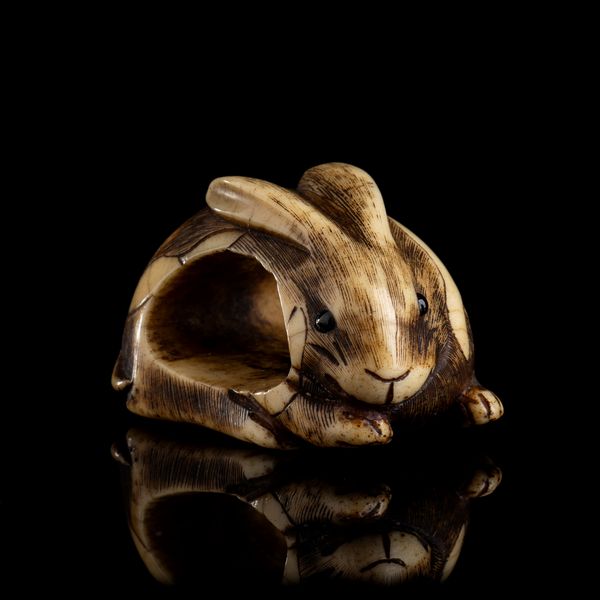 NETSUKE CON CONIGLIO IN OSSO  - Asta Arte asiatica e tribale  - Associazione Nazionale - Case d'Asta italiane