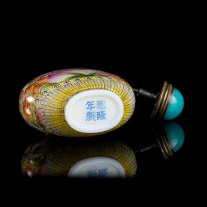 SNUFF BOTTLE IN VETRO CON DECORO A SMALTI POLICROMI  - Asta Arte asiatica e tribale  - Associazione Nazionale - Case d'Asta italiane