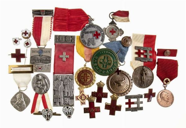 24 MEDAGLIE E DISTINTIVI  - Asta Militaria, Medaglie e Ordini Cavallereschi - Associazione Nazionale - Case d'Asta italiane