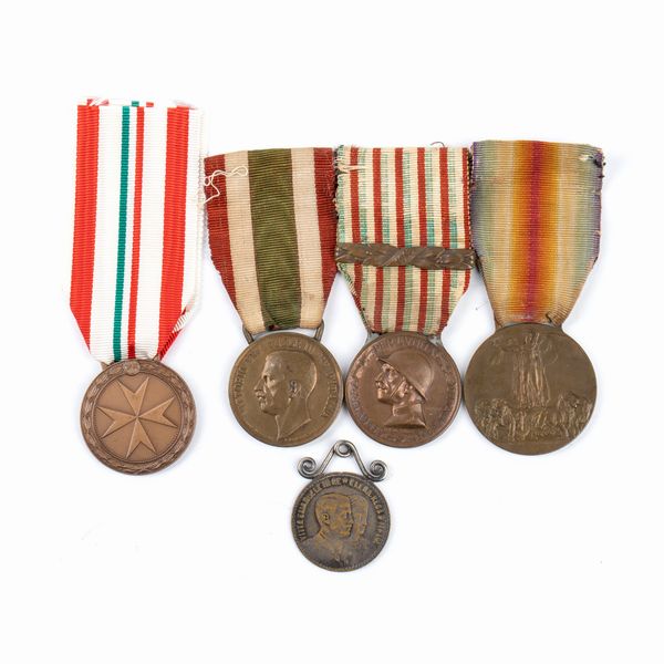 Lotto multiplo di: medaglia celebrativa regno Emanuele III e Regina Elena; 3 medaglie (1 guerra mondiale-unit d'italia- Guerra civilt- bronzo nemico); Ordine malta, terremoto 1980  - Asta Militaria, Medaglie e Ordini Cavallereschi - Associazione Nazionale - Case d'Asta italiane