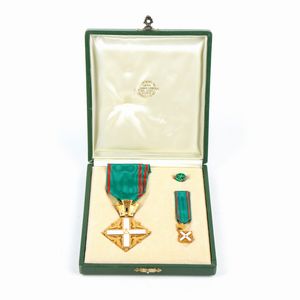 Ordine al Merito della Repubblica insegna di cavaliere (Johnson)  - Asta Militaria, Medaglie e Ordini Cavallereschi - Associazione Nazionale - Case d'Asta italiane