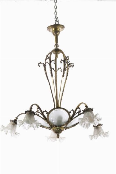 Lampadario a 5 bracci in metallo dorato. XX secolo  - Asta Antiquariato - Associazione Nazionale - Case d'Asta italiane