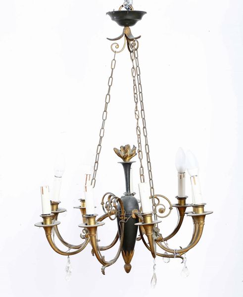 Lampadario in ottone ad otto luci. XIX secolo  - Asta Antiquariato - Associazione Nazionale - Case d'Asta italiane