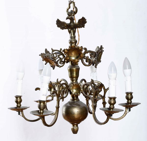 Lampadario in ottone a sei luci. XIX-XX secolo  - Asta Antiquariato - Associazione Nazionale - Case d'Asta italiane