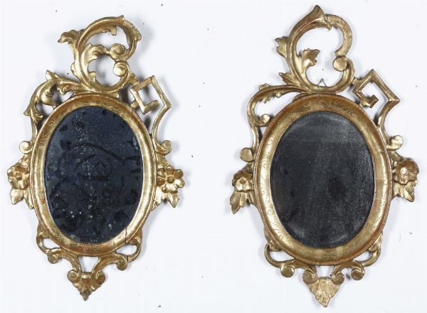 Coppia di specchiere ovali in legno intagliato e dorato. XIX secolo  - Asta Antiquariato - Associazione Nazionale - Case d'Asta italiane