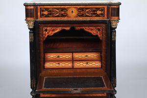 Secretaire in legno ebanizzato, lastronato ed intarsiato. XIX secolo  - Asta Antiquariato - Associazione Nazionale - Case d'Asta italiane