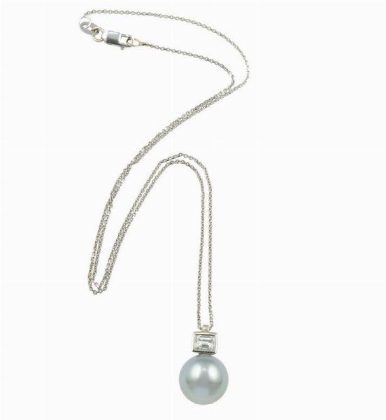 Collana con perla grigia e diamante  - Asta Gioielli  - Associazione Nazionale - Case d'Asta italiane