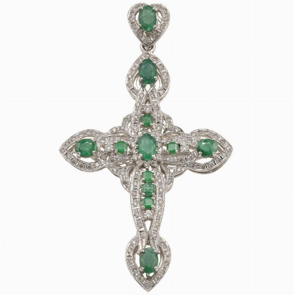 Pendente croce con smeraldi e diamanti  - Asta Gioielli  - Associazione Nazionale - Case d'Asta italiane