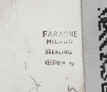 Insieme di accendino da tavolo. Argenteria milanese del XX-XXI secolo. Argentiere Pradella per Faraone, ciotola a conchiglia. Argenteria fiorentina del XX-XXI secolo, porta penne. Argenteria milanese del XX secolo, argentiere Faraone e Piatto, argenteria veneta del XX secolo, argentiere F.lli Zaramella, Padova  - Asta Argenti - Associazione Nazionale - Case d'Asta italiane