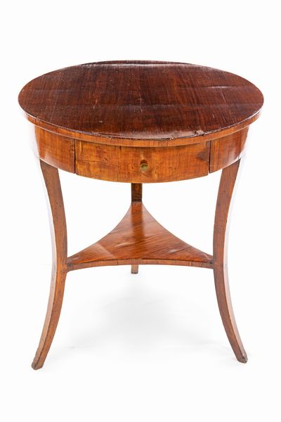 Tavolino in mogano, XIX secolo  - Asta Antiquariato - Associazione Nazionale - Case d'Asta italiane